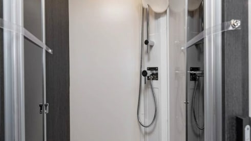 Bavarian Camper 4 – Teilintegrierter für 5 Personen mit Automatik