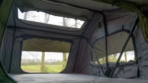 Disco – 2p Land Rover with roof tent 