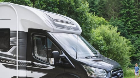 Swift – Levy Nook on Wheels | 2026 Luxury Auto Motorhome (4 Berth)