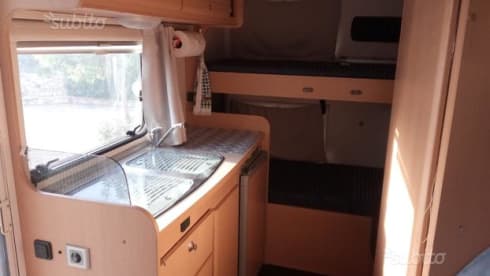 ROLLER TEAM FREEZ – FORD 4 + 1 beds and DOUBLE CLIMATE