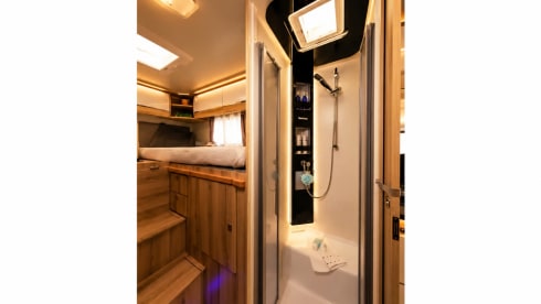 Harry – Camper lussuoso e spazioso, modello 2021 | ideale per 4-5 persone