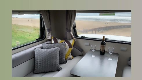 Eddie – Luxus-Wohnmobilvermietung, alles inklusive - 6 Schlafplätze, 6 Sicherheitsgurte!