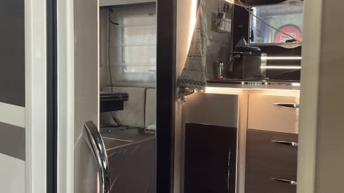 Calimero  – 4 pers Carat luxury camper with fixed bed