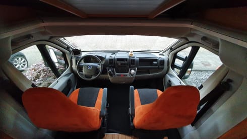 Louis  – Spacious 2 person Louis camper