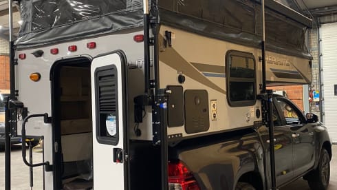 Real-Lite – Toyota Hilux (2025) with camper unit