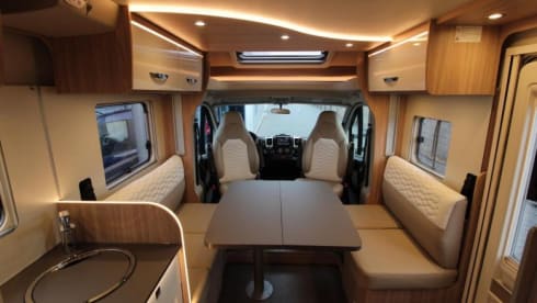 Campi – Luxury 2p Bürstner with queen bed, air conditioning and inverter 