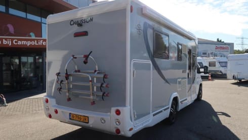 Luxuriously equipped 4-person Chausson