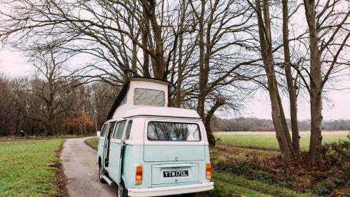 Maeve – An AUTHENTIC classic 1973 VW campervan