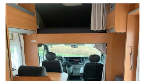 Rolling Happiness – 5p Renault alcove from 2008