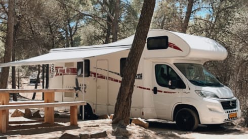 Jai the Camper – Beautiful and trendy 7p Rimor alcove from 2017