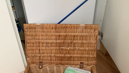 Leah – Beautifully converted wooden interior camper 