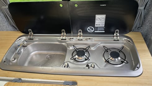 4p Volkswagen campervan uit 2019