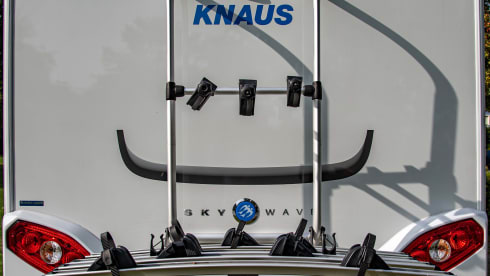 Sky Wave 700 MEG – Luxury automatic semi-integrated camper for 4p with Airco!