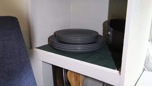 Viv – Handy and complete bus camper