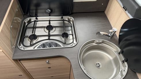 Lussuosa Sunlight 67S automatica per 4 persone dal 2024