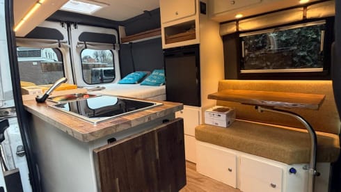 Ragnar – Citroen JUMPER, il tuo comodo camper da viaggio con spaziosi letti trasversali