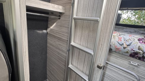 OFIE – Vi presentiamo OFIE, il nostro camper a 4 posti letto, pronto per la vostra avventura. 
