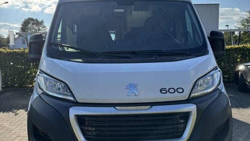 Magic Adventure – 3p Peugeot camper from 2024 is ready to go
