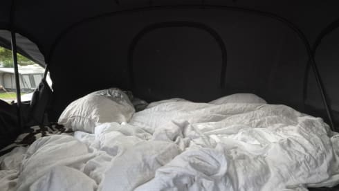 Tesla Model Y with iKamper x-cover 2.0