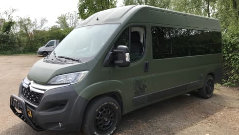 The Road Runner – 2p Citroën Jumper bus camper from 2016