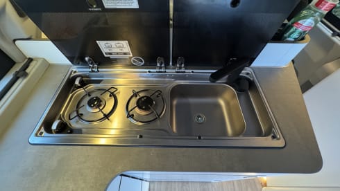 Nuggie – Fourgon aménagé Ford Nugget '25 bien conçu avec 4 couchages confortables