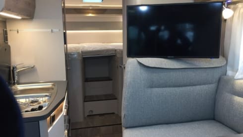 Very nice 4-6p Hymer integrated from 2021