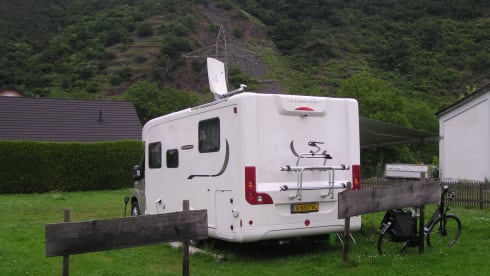 Fleurette Florium – Spacious 4p Fleurette Semi-Integral from 2013 based on a Fiat Ducato.