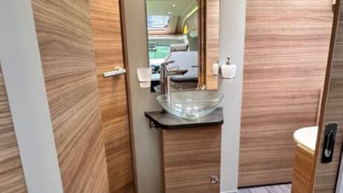 A3 – 4p Adria Mobil semi-integrated 