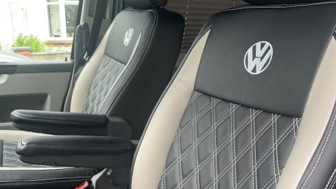 Jude – 4 berth Volkswagen LWB Campervan 2014 New Conversion 