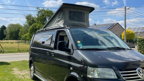Van VW T5 with pop-up