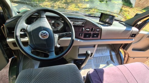 't buske! – Practical multifunctional motorhome for 2 people