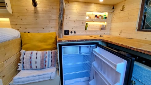Miss Vanjie – Oriental Gypsy Wagon: Luxury Meets Adventure in Our Off-Grid Camper!