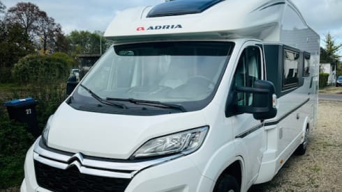 Ruimtewonder – Spacious 4p Adria Mobil semi-integrated from 2020
