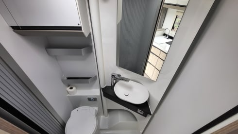 Compact DL – Very spacious camper with air conditioning in the living area and complete inventory