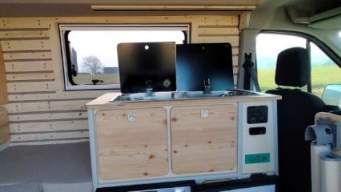 Baroudeur – TRANSIT 4x4 fitted van 3 people