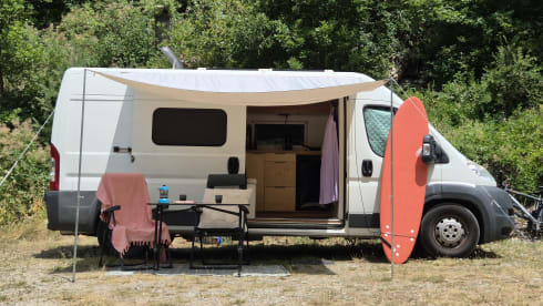 Boxy – Spacious off-grid bus camper 'Boxy' 2/3 pers. (2014)