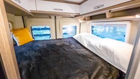 Fijnja – Luxury 4 pers. Pössl bus camper with sleeping lifting roof from 2019