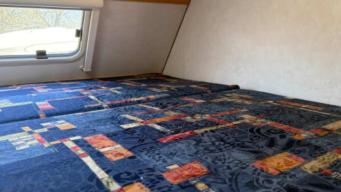 Cozy 4 person camper LMC Fiat Ducato alcove