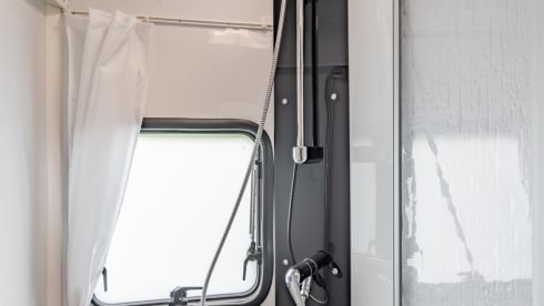 Enjoy our luxurious Dethleffs Trend '18, low length beds, delivery service