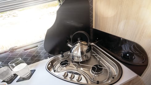 Autotrail F60 – Motorhome – Sleeps 4 – Travels 4