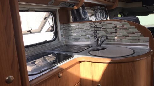 Comfy Camper – Burstner Delfin 625