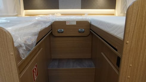 Wille – Automatic, Hymer Carado 4 person family camper, long beds! 