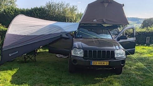 Jeep Grand Cherokee (lpg) met daktent van 180 x 210