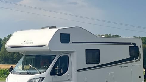 Comfortable and economical 6p motorhome with plenty of storage space (175hp)