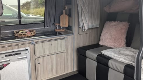 Great value cheapest on Goboony – Great looking Vw campervan 4 birth with awning 