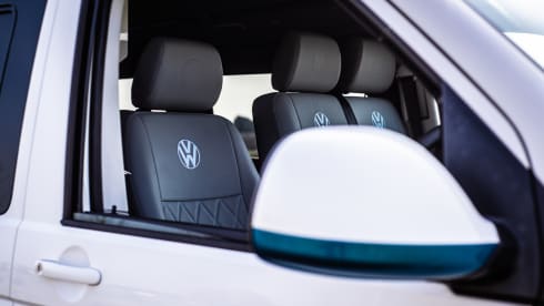 Bob – White & Blue Ormskirk