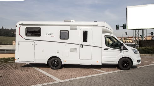 Just GO – Dethleffs Just GO 4-seater semi-integrated camper