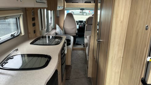 Foxy – 6 berth family motorhome with canopy, 2017