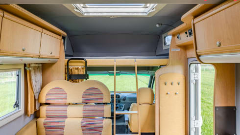Mercedes Karmann Ontario - practical family camper