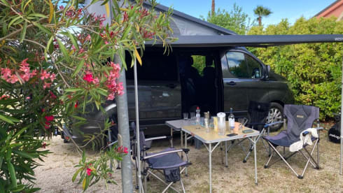 Nugget – Ford Nugget Plus 2023 with pop-up roof